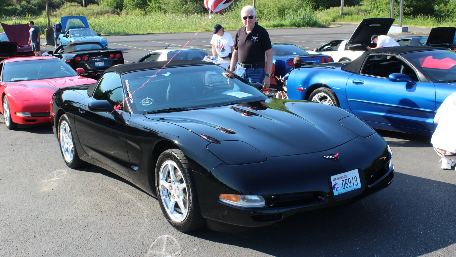 Click to Enlarge-Esc to Close Corvette Generations/C5/C5 2001 Black conv DS.webp